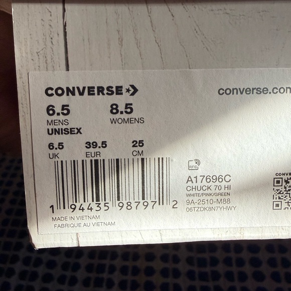 Hello Kitty and Friends Sanrio Converse Chuck 70 Hi - White/Pink/Green - Picture 3 of 4